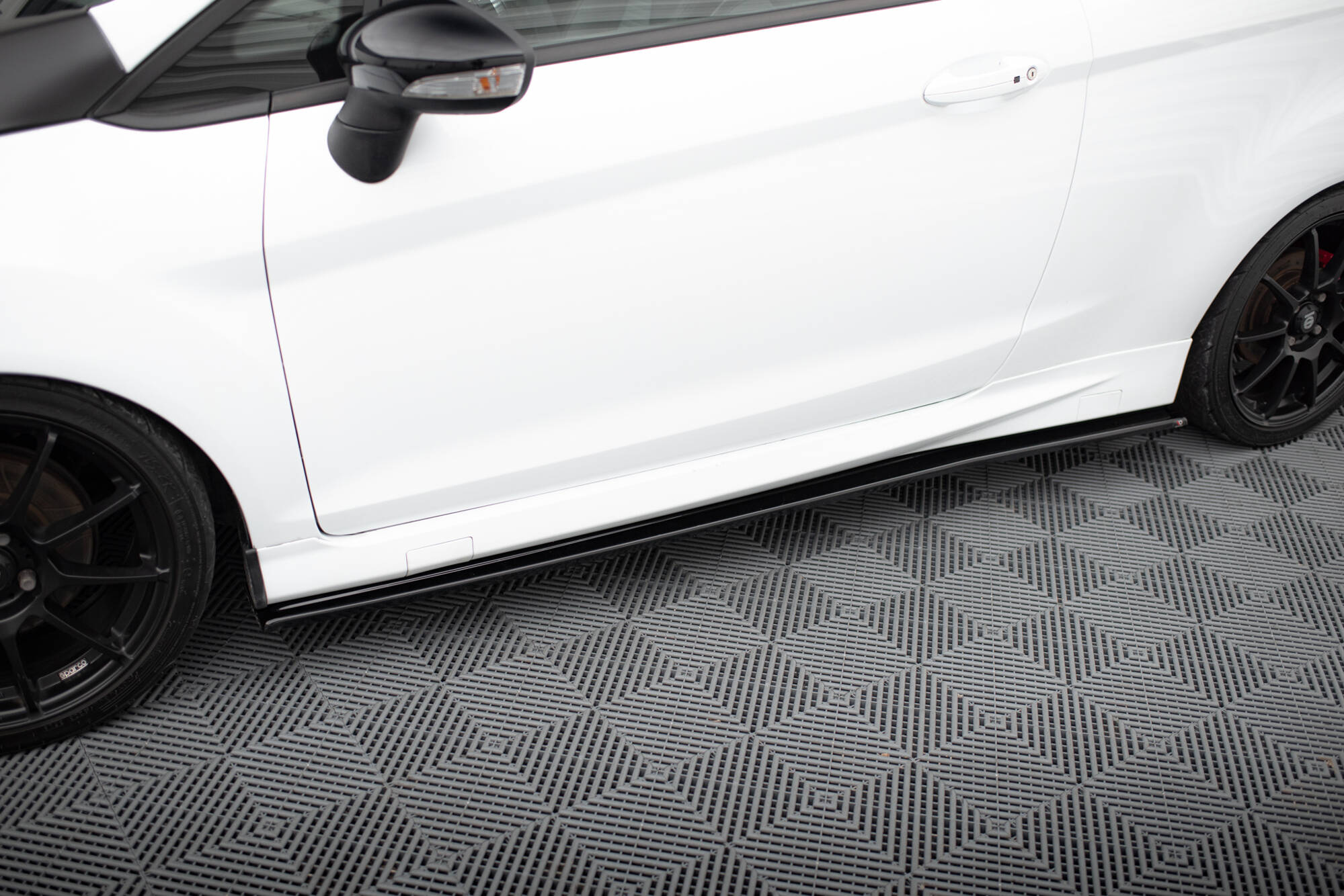 pol_po_side-skirts-diffusers-ford-fiesta-st-st-line-mk7-mk7-fl-146_3 Добавка за прагове Ford Fiesta ST / ST-Line Mk7 / Mk7 FL - Image 1