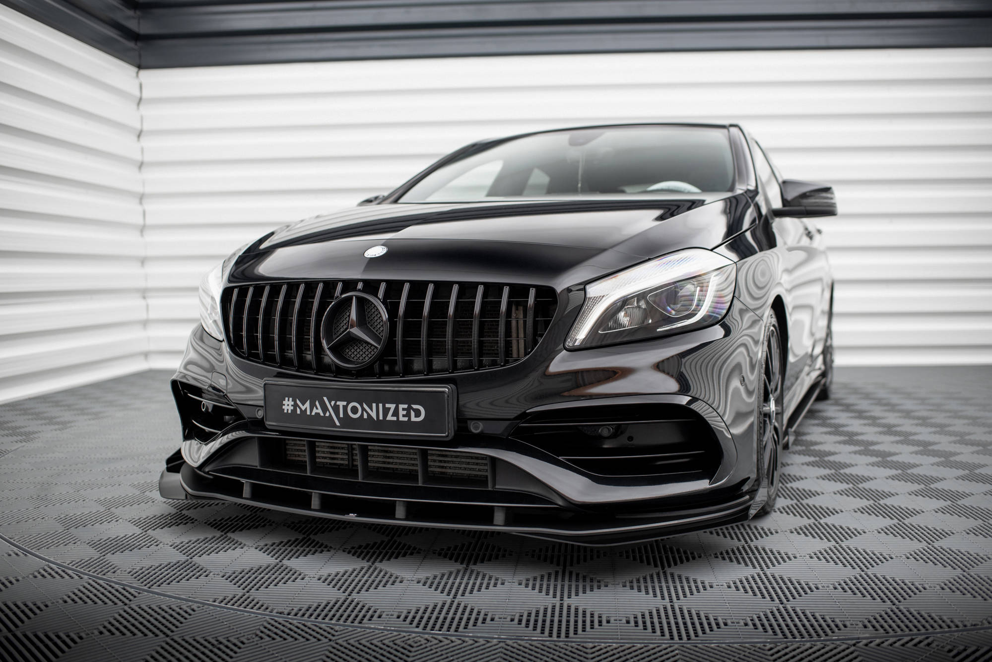pol_po_front-flaps-mercedes-benz-a-amg-line-w176-facelift-19000_2 Предни капаци за Mercedes-Benz A AMG-Line W176 фейслифт - Image 1
