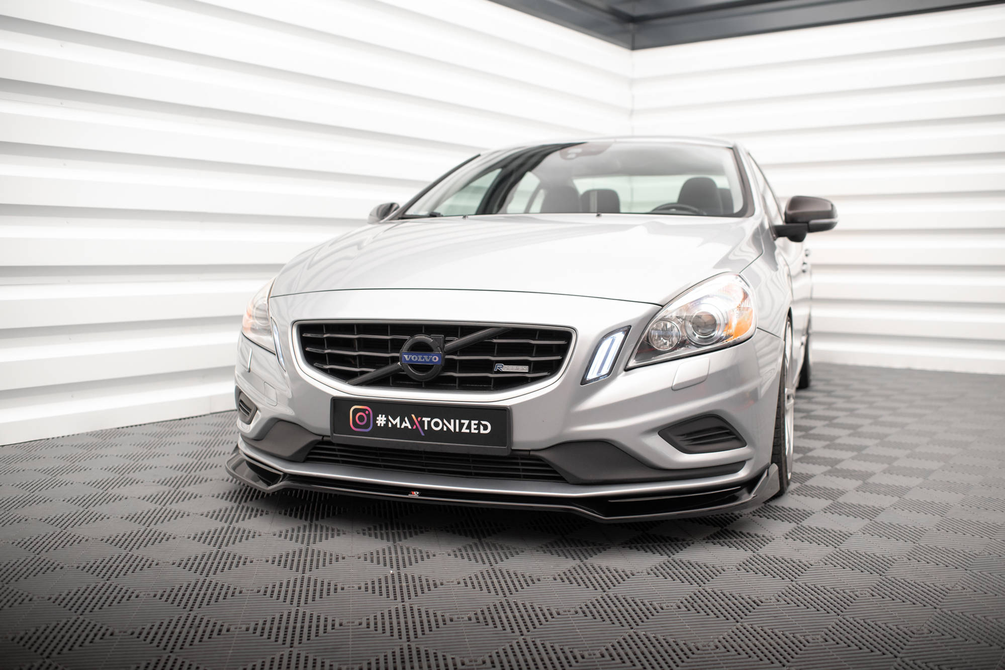 pol_po_front-splitter-v-2-volvo-s60-r-design-mk2-18359_3 Преден спойлер V.2 Volvo S60 R-Design Mk2 - Image 1