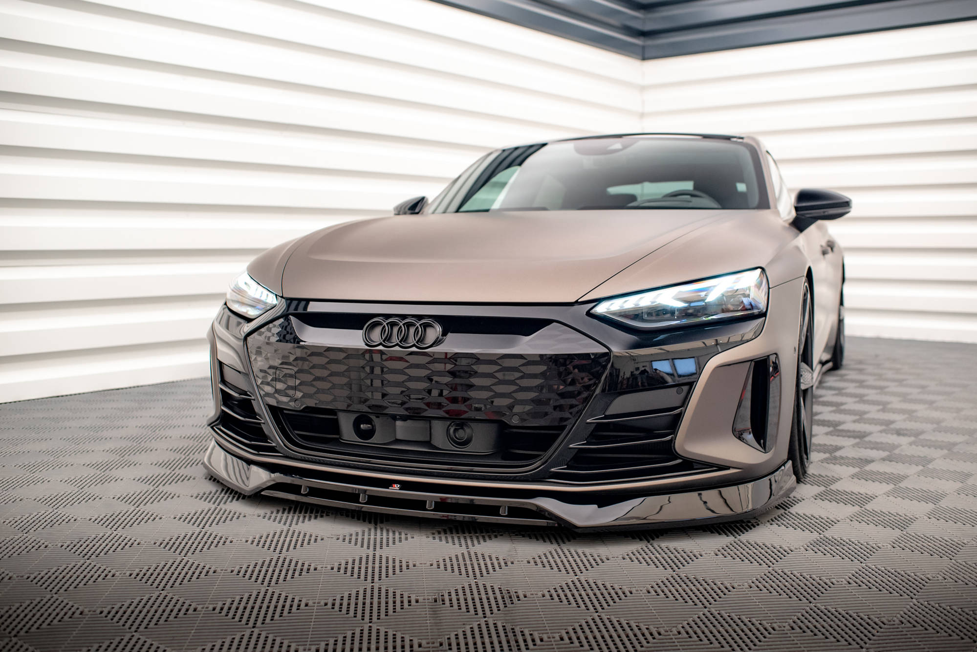pol_po_front-splitter-v-3-audi-e-tron-gt-rs-gt-mk1-16681_5 Преден спойлер V.3 Audi e-Tron GT / RS GT Mk1 - Image 1
