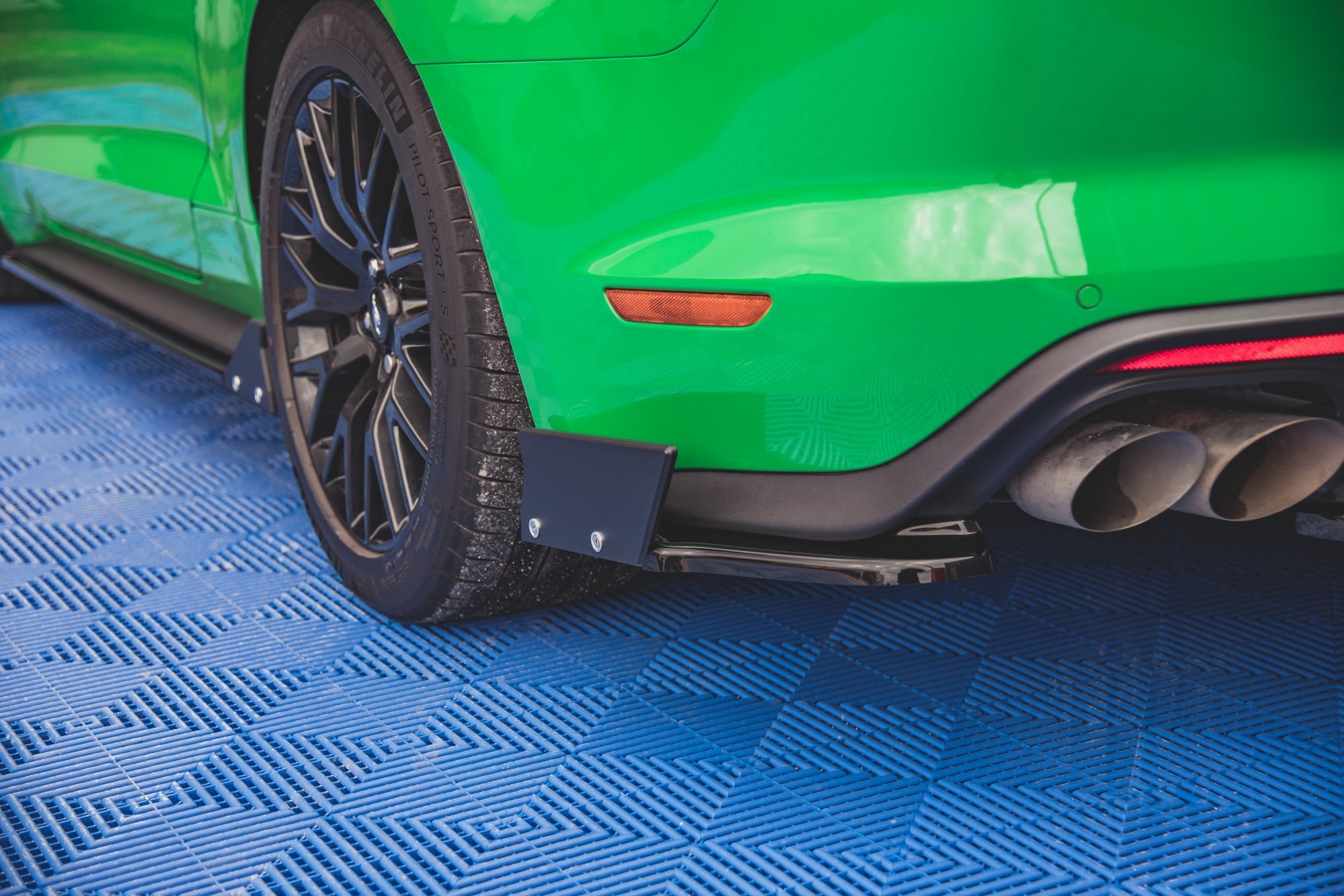 pol_po_rear-side-splitters-v-1-flaps-ford-mustang-gt-mk6-facelift-11521_3 Задни странични Сплитери V.1 + Тунинг добавка Ford Mustang GT Mk6 Facelift - Image 1