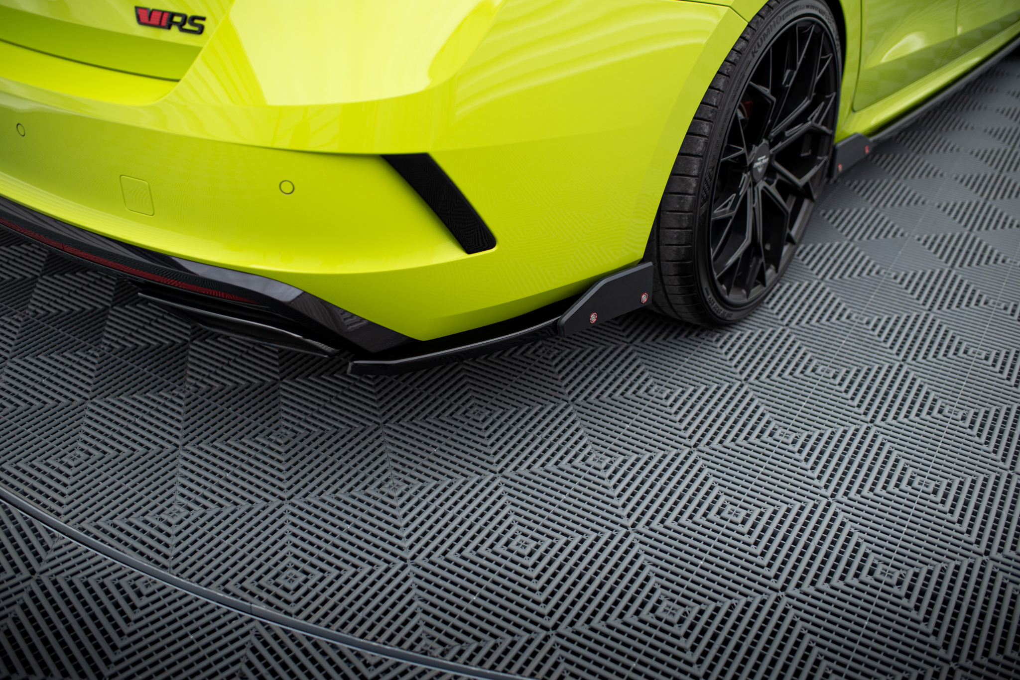 pol_po_rear-side-splitters-v-2-flaps-skoda-octavia-rs-mk4-12054_3 Задни странични Сплитери V.2 + Тунинг добавка Skoda Octavia RS Mk4 - Image 1