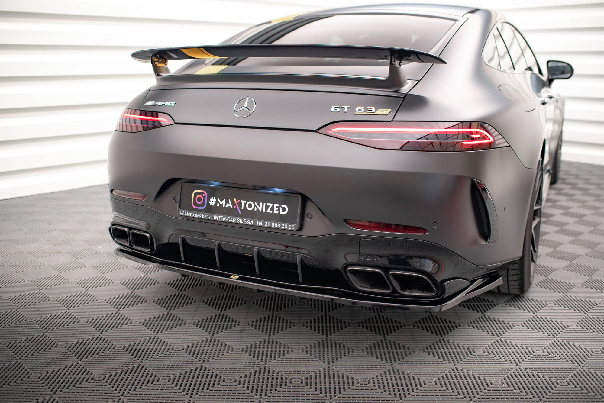 pol_po_rear-splitter-with-vertical-bars-mercedes-amg-gt-63s-4-door-coupe-aero-17145_5 Заден Сплитер (с вертикални РЕБРА) Mercedes-AMG GT 63S 4-Door Coupe Aero - Image 1