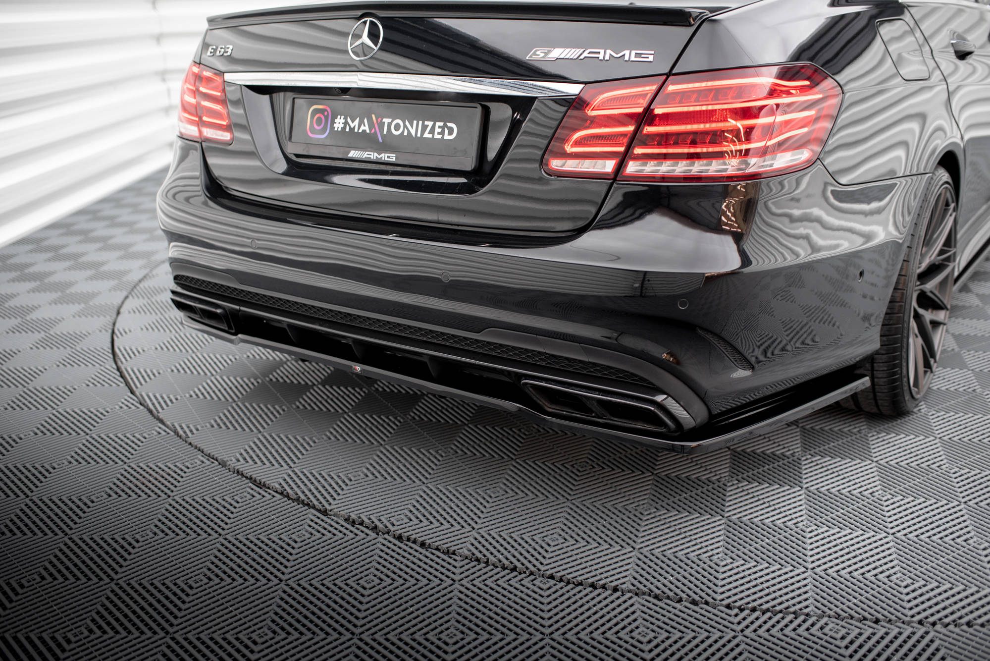 pol_po_rear-splitter-with-vertical-bars-mercedes-benz-e63-amg-sedan-w212-facelift-11700_5 Заден сплитер (с вертикални Ребра) Mercedes-Benz E63 AMG Sedan W212 Facelift - Image 1