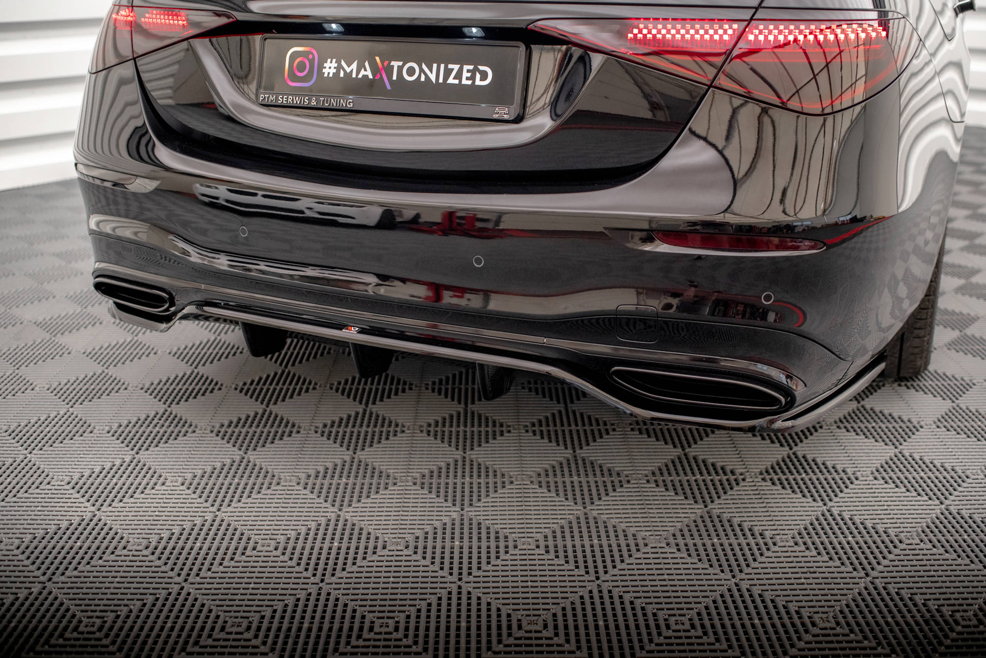 pol_po_rear-splitter-with-vertical-bars-mercedes-benz-s-amg-line-w223-17758_2 Заден Сплитер (с вертикални РЕБРА) Mercedes-Benz S AMG-Line W223 - Image 1