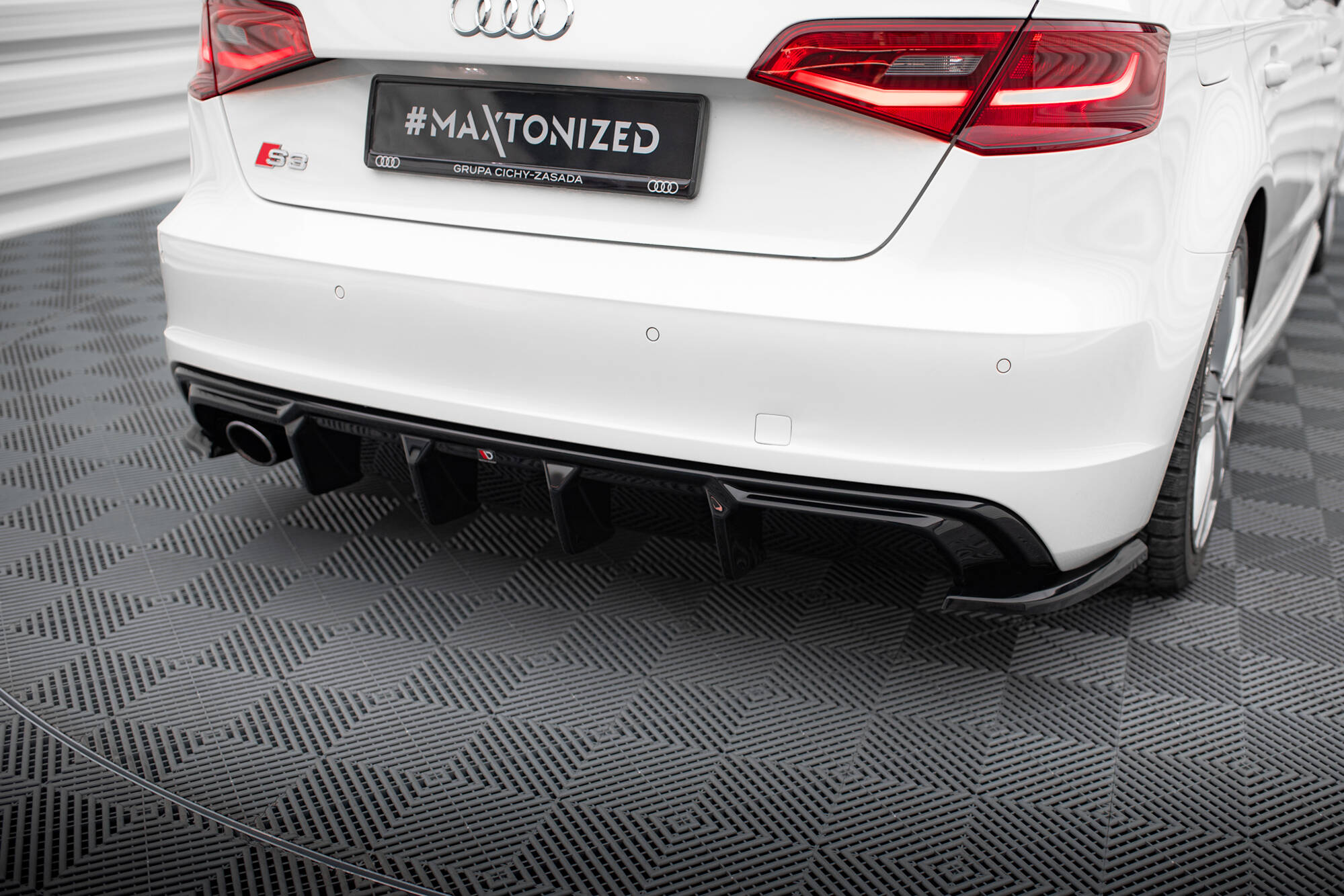 pol_po_rear-valance-audi-a3-s-line-sportback-8v-version-with-single-exhaust-tips-on-one-side-22252_2 ЗАДНА добавка Audi A3 S-Line Sportback 8V (Версия с единичен ауспух от едната страна) - Image 1