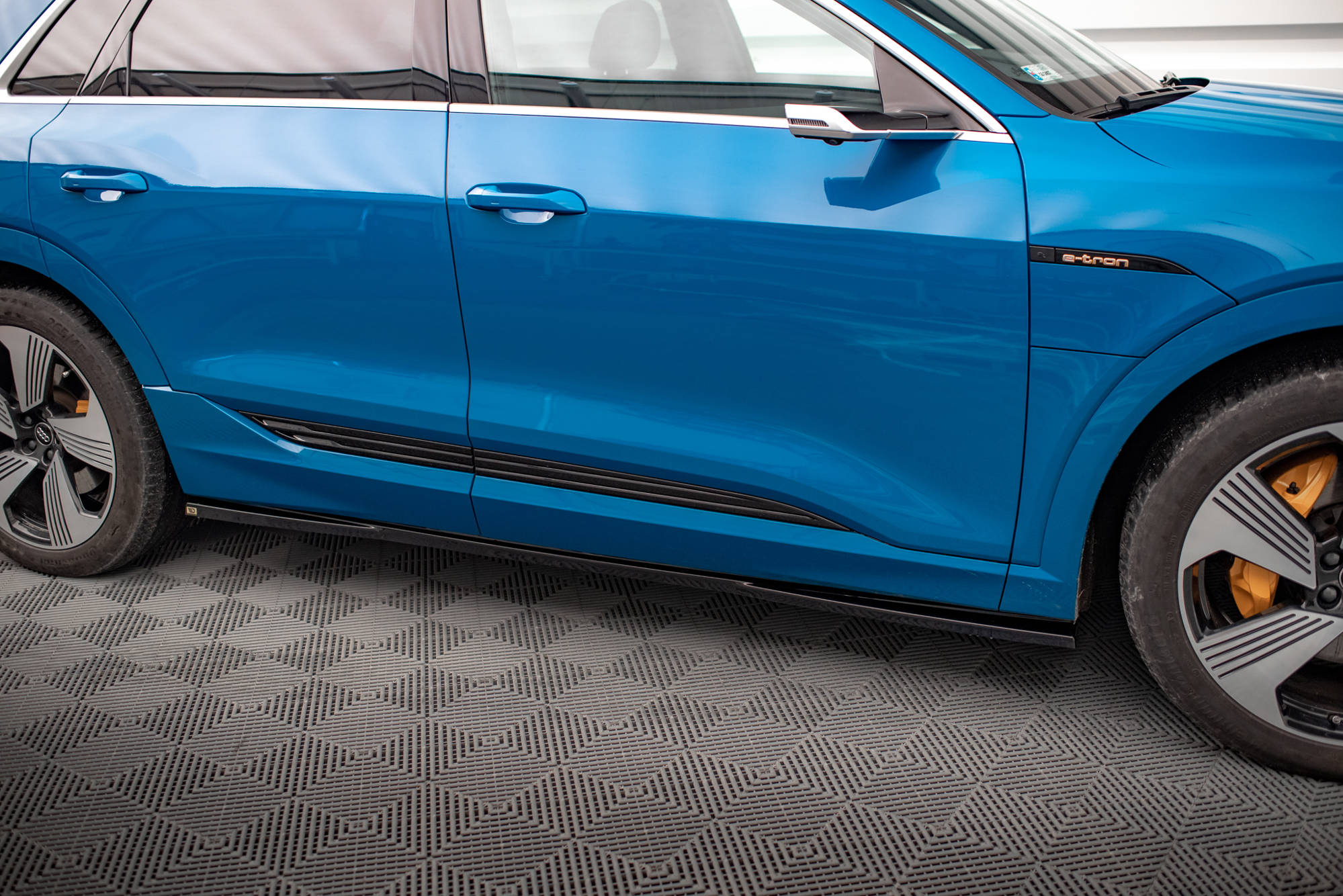 pol_po_side-skirts-diffusers-audi-e-tron-17537_4 Добавка за прагове Audi e-tron - Image 1