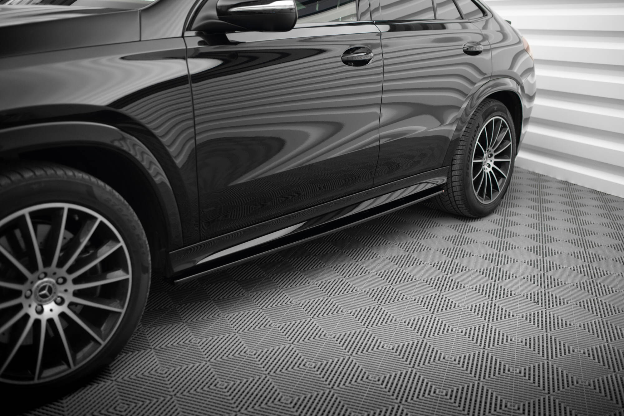 pol_po_side-skirts-diffusers-mercedes-amg-amg-line-gle-coupe-c167-c167-facelift-16319_5 Добавка за прагове Mercedes-AMG / AMG-Line GLE Coupe C167 / C167 Facelift - Image 1