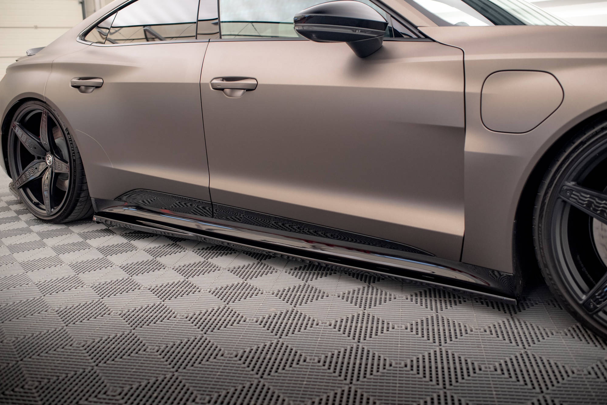 pol_po_side-skirts-diffusers-v-1-audi-e-tron-gt-rs-gt-mk1-16697_4 Добавка за прагове V.1 Audi e-Tron GT / RS GT Mk1 - Image 1