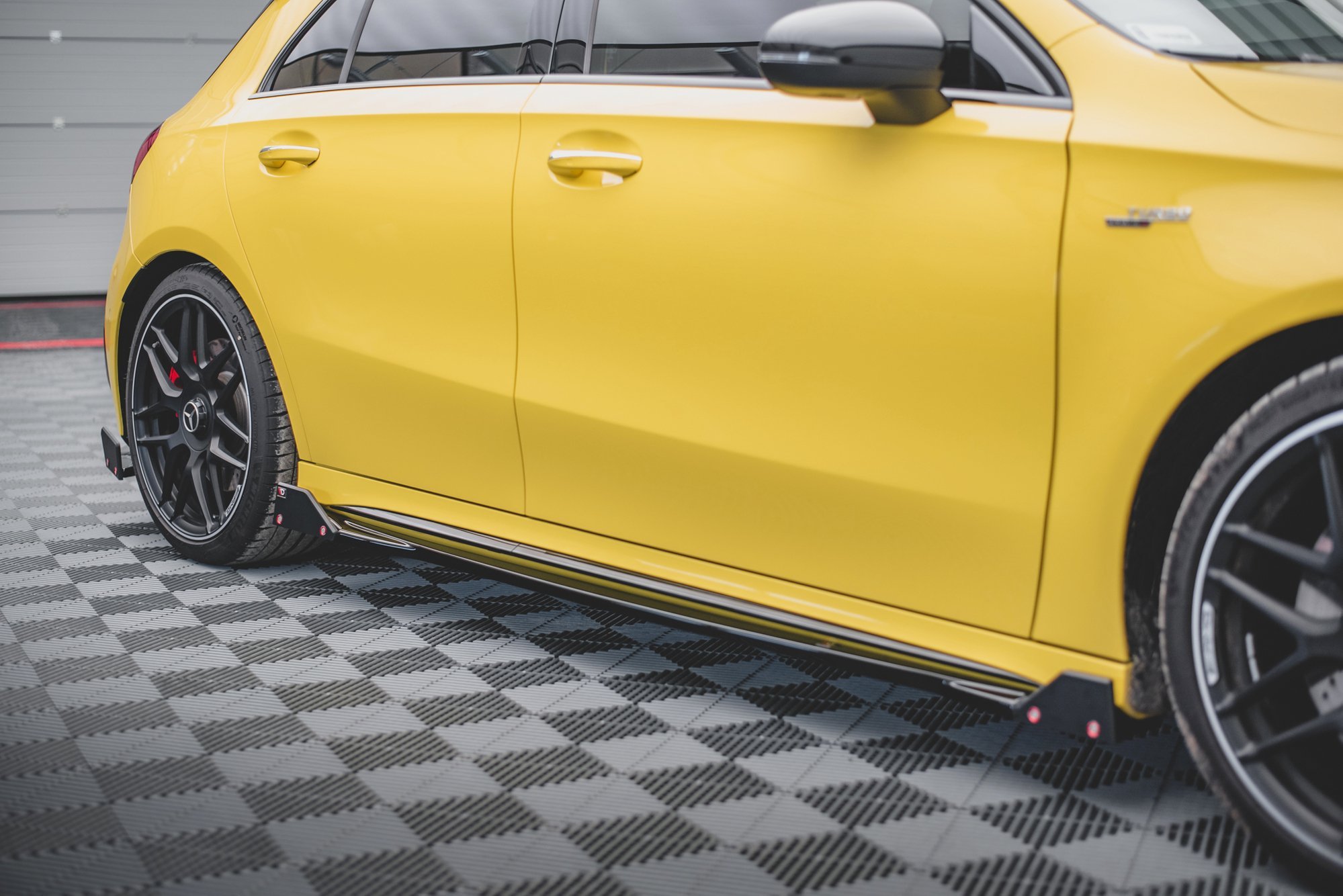 pol_po_side-skirts-diffusers-v-2-flaps-mercedes-amg-a45-s-12629_3 Добавка за прагове V.2 + Тунинг добавка Mercedes-AMG A45 S - Image 1
