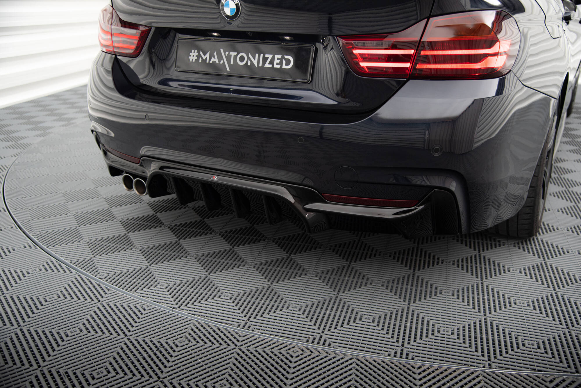 pol_po_rear-valance-bmw-4-coupe-gran-coupe-cabrio-m-pack-f32-f36-f33-version-with-exhaust-on-one-side-20553_2 Добавка за задна броня BMW 4 Coupe / Gran Coupe / Cabrio M-Pack F32 / F36 / F33 (Версия с ауспух от едната страна) - Image 1