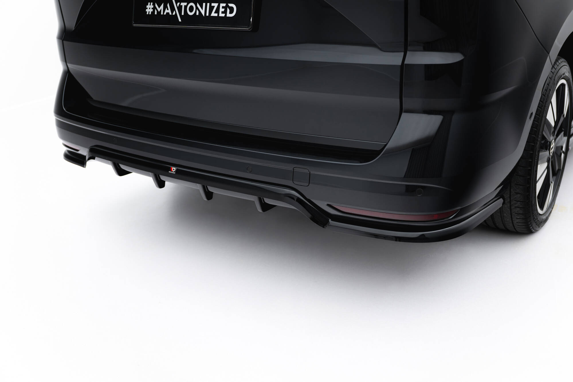 pol_po_rear-splitter-with-vertical-bars-volkswagen-multivan-long-t7-22547_5 Заден сплитер (с вертикални релси) Volkswagen Multivan Long T7 - Image 1